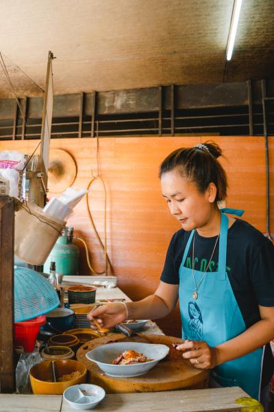 ย่านตาขาว ร้านบะหมี่เย็นฤดี (หมี่โกล่ำ)